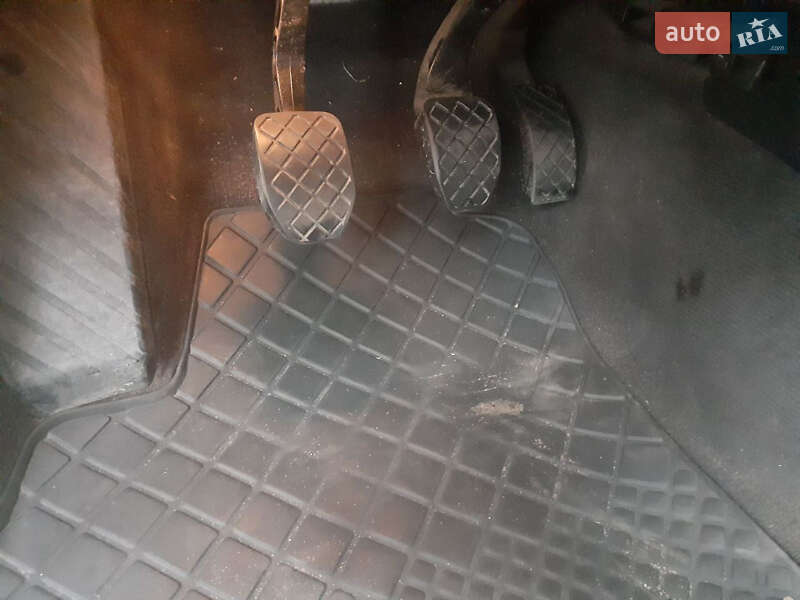 Универсал Audi A6 2003 в Саврани