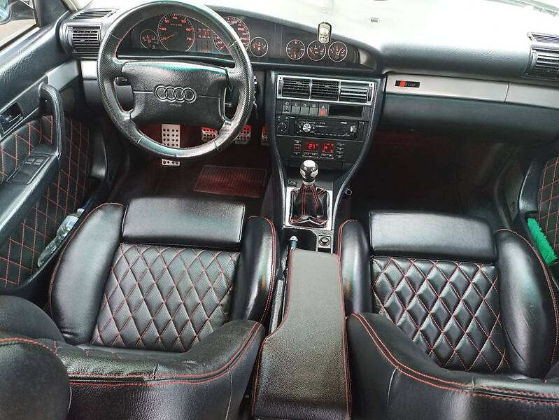 Седан Audi A6 1995 в 