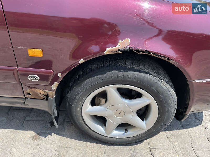 Седан Audi A6 1996 в Рава-Русской