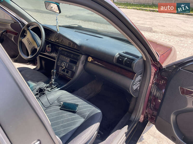 Седан Audi A6 1996 в Рава-Русской