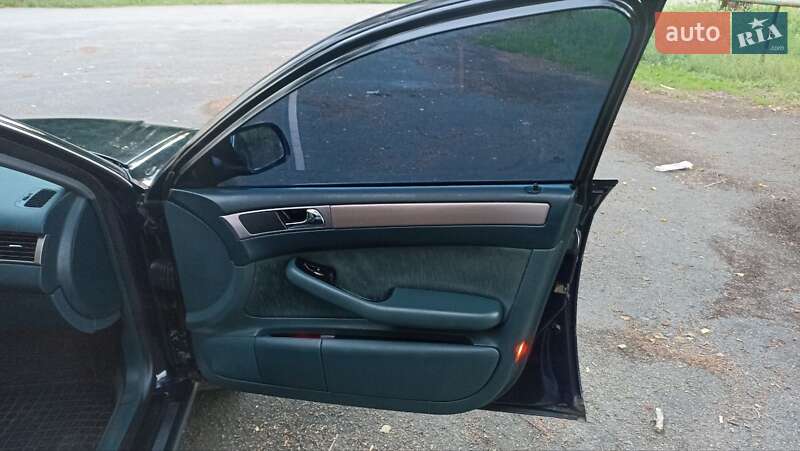 Седан Audi A6 2001 в Городке