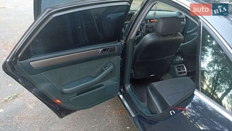 Седан Audi A6 2001 в Городке