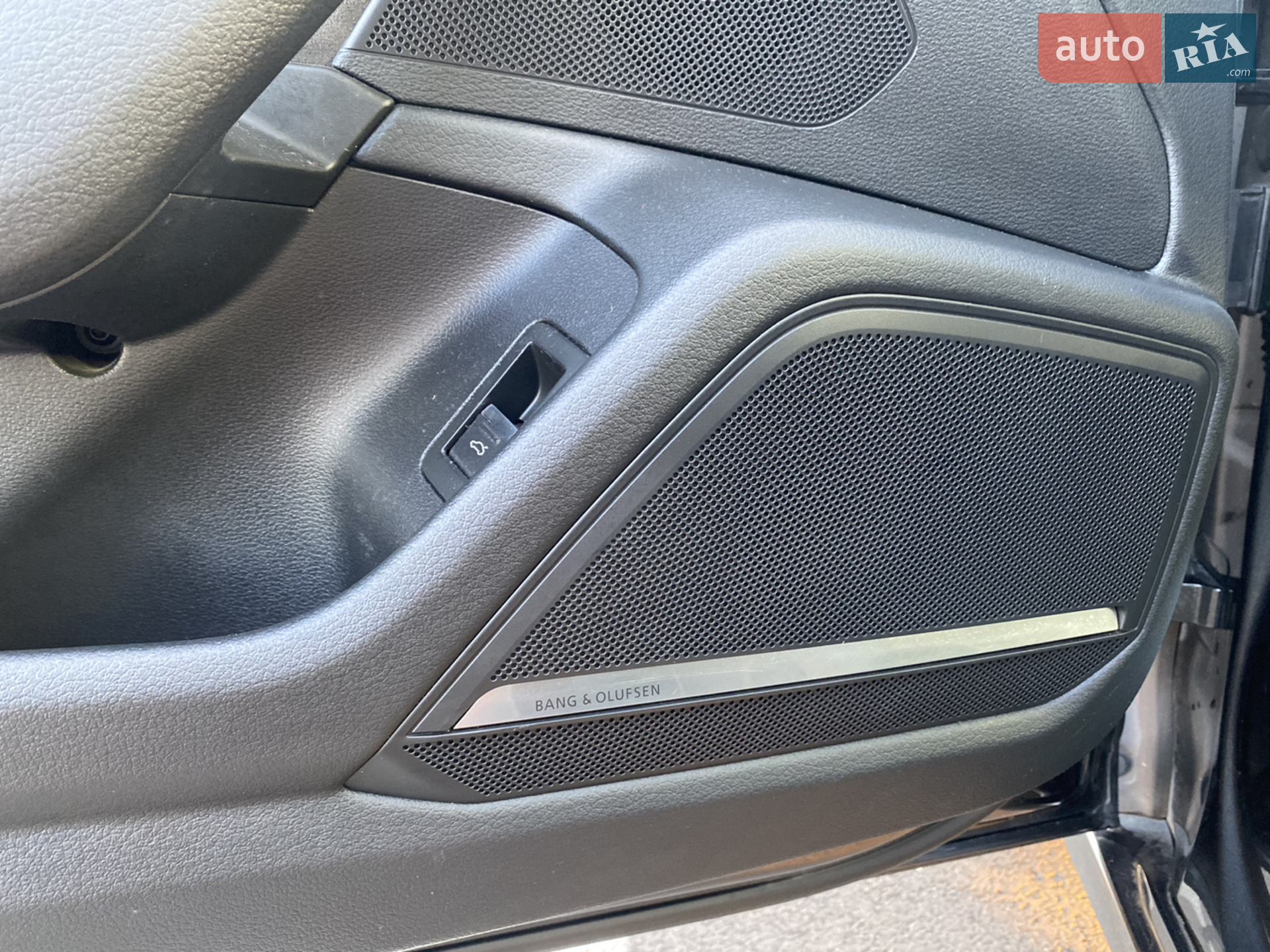 Audi A6 2018 VIN WAUZZZF20KN050099 фото оголошення 38 з 54