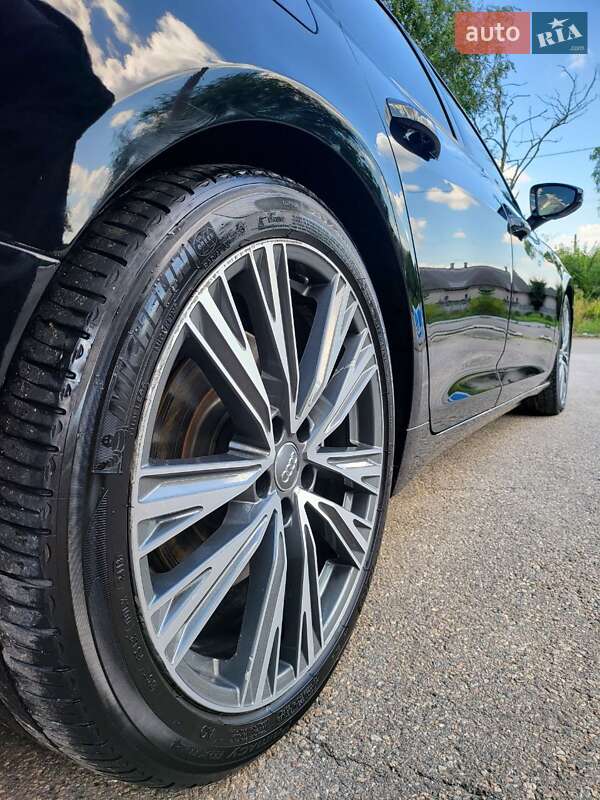 Седан Audi A6 2020 в Мукачево