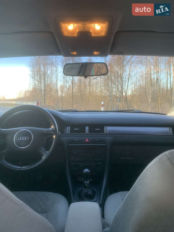 Седан Audi A6 2002 в Шацке