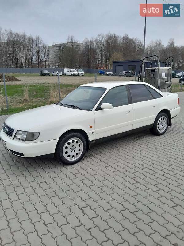 Седан Audi A6 1995 в Стебнику