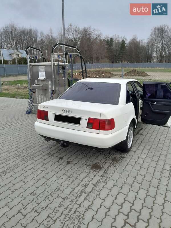 Седан Audi A6 1995 в Стебнику