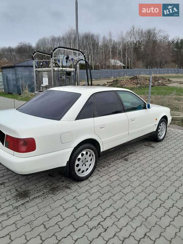 Седан Audi A6 1995 в Стебнику