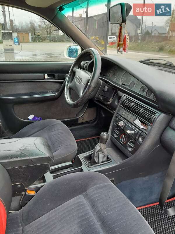 Седан Audi A6 1995 в Стебнику