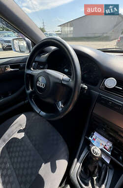 Седан Audi A6 2001 в Чернівцях