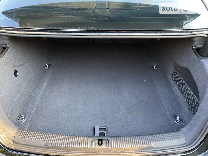 Седан Audi A6 2012 в Иршаве