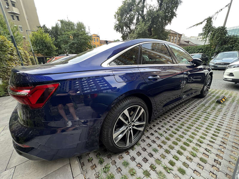 Седан Audi A6 2021 в 
