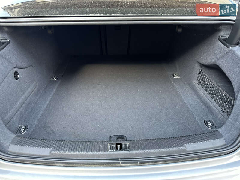 Седан Audi A6 2012 в Добросині