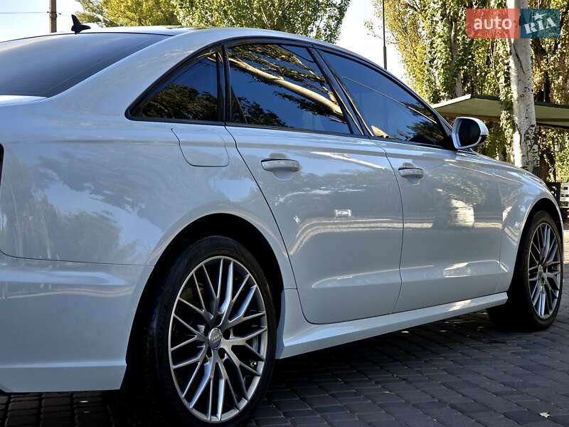 Седан Audi A6 2015 в Першотравенске