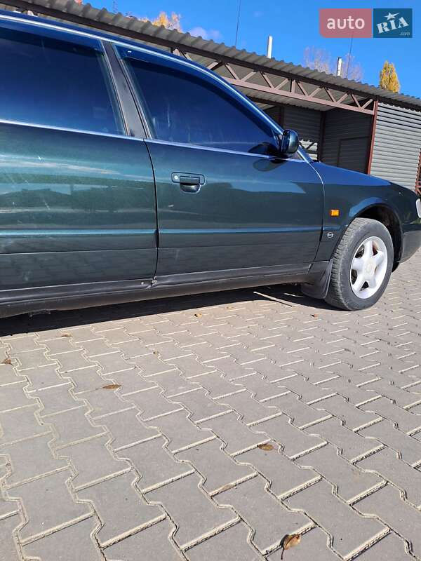 Седан Audi A6 1995 в Чернівцях