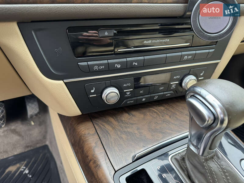 Седан Audi A6 2011 в Комарному
