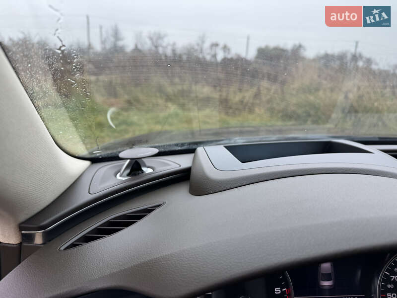 Седан Audi A6 2011 в Комарному