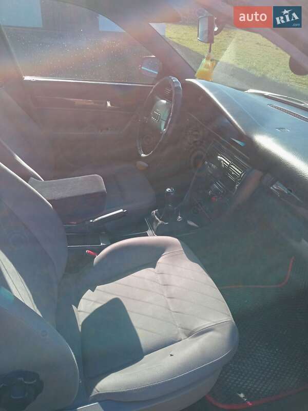 Седан Audi A6 1995 в Камне-Каширском