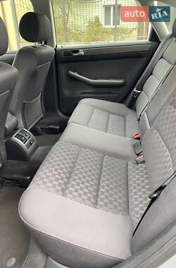 Седан Audi A6 2003 в 