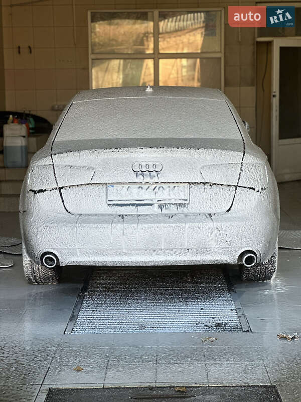 Седан Audi A6 2012 в Ирпене