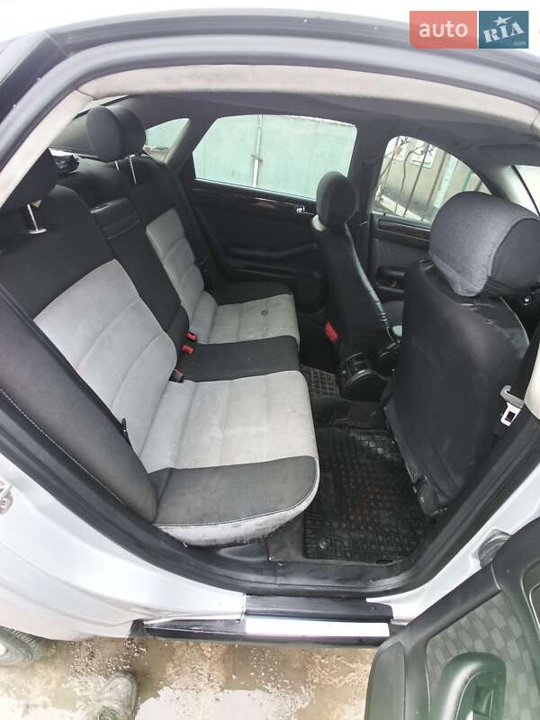 Седан Audi A6 2002 в Еланце