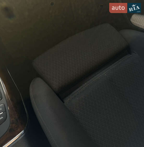 Седан Audi A6 2013 в Коростене