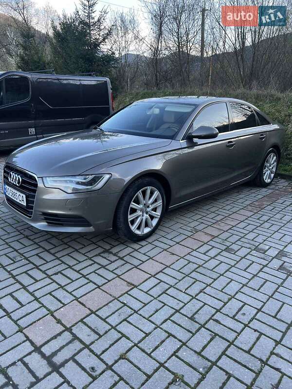 Седан Audi A6 2011 в Рахове