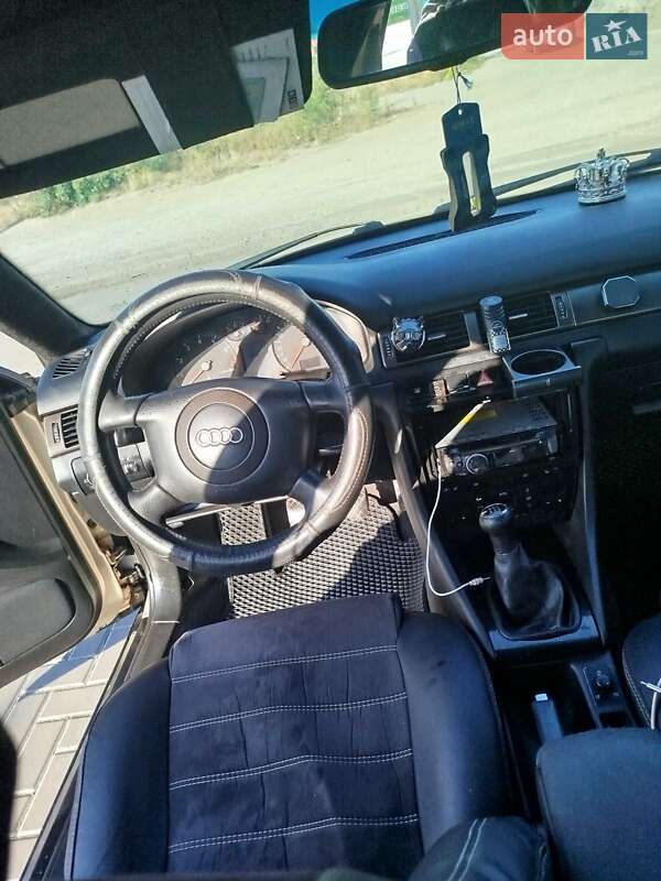 Седан Audi A6 1998 в Новоукраинке