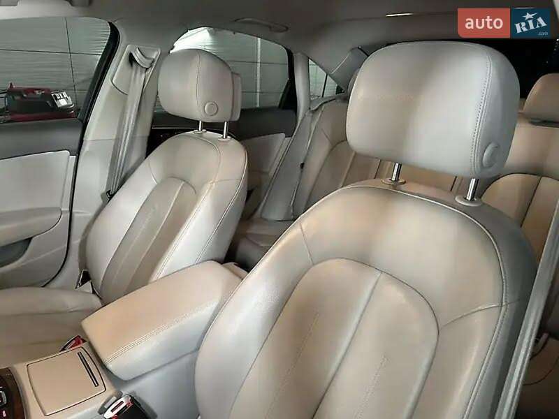 Седан Audi A6 2012 в Жовкве