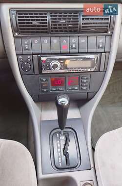 Седан Audi A6 1995 в 