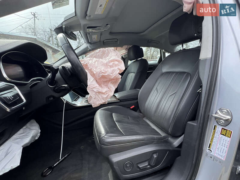 Седан Audi A6 2019 в Стрые