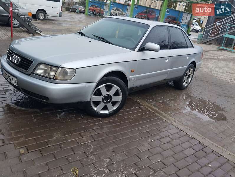 Седан Audi A6 1996 в Надворной