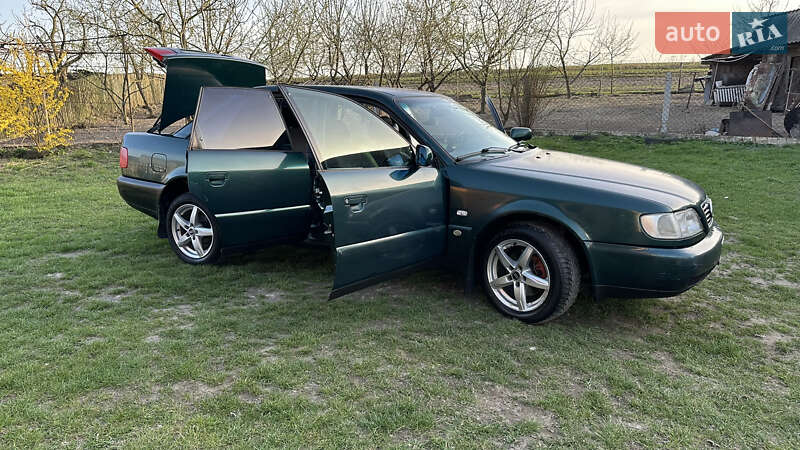 Седан Audi A6 1996 в Рава-Русской
