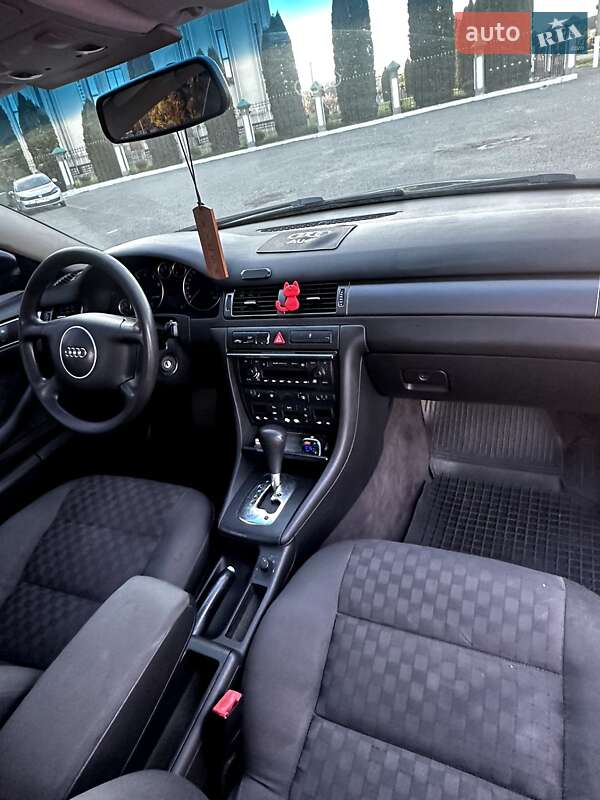 Седан Audi A6 2002 в Дубні