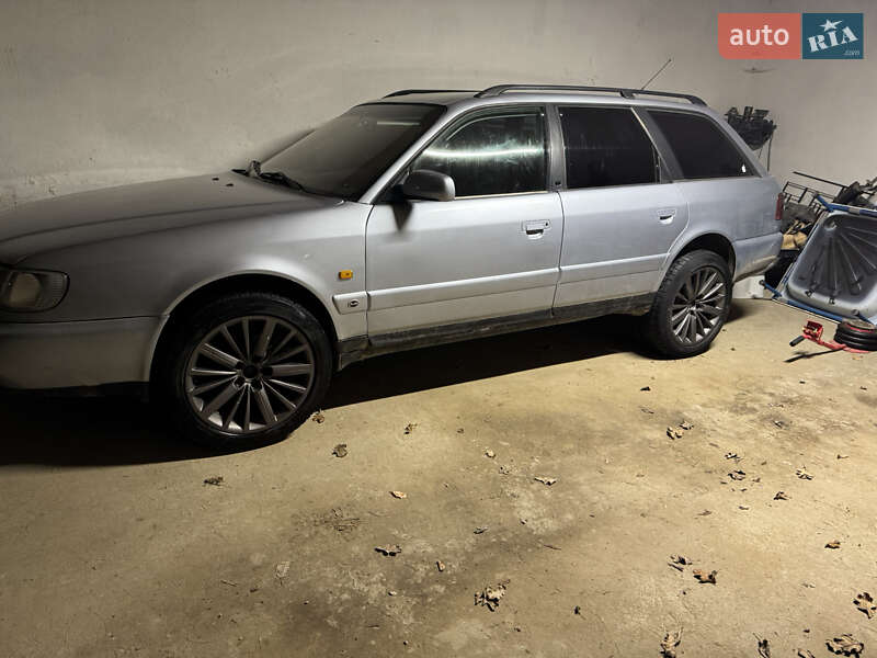 Универсал Audi A6 1996 в Сходнице