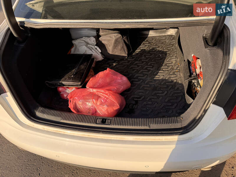 Седан Audi A6 2014 в Славянске