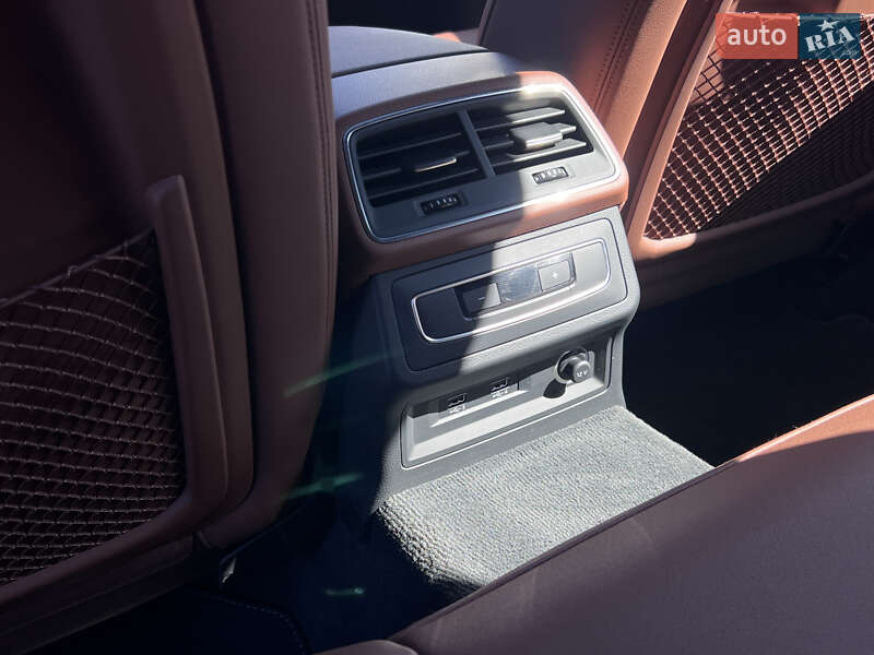 Седан Audi A6 2020 в Нововолынске