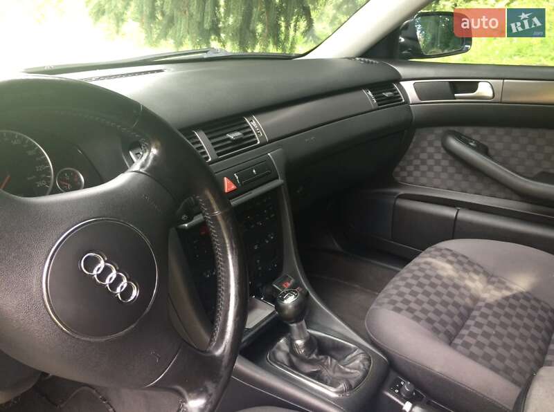 Седан Audi A6 2001 в 