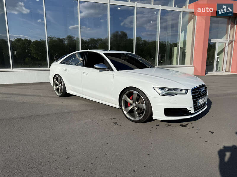 Седан Audi A6 2015 в 