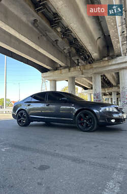 Седан Audi A6 2004 в 