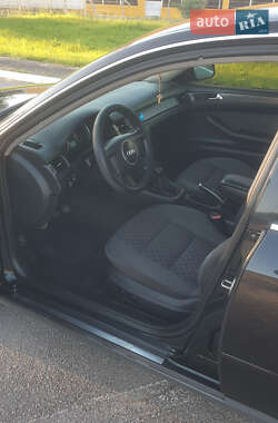 Седан Audi A6 2001 в 