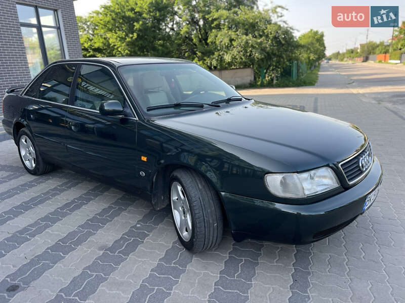 Седан Audi A6 1996 в Жовкве