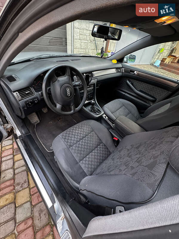 Седан Audi A6 1998 в Дубні