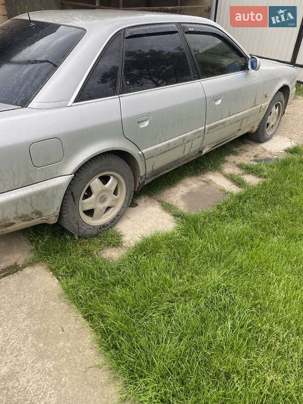 Седан Audi A6 1995 в Черновцах