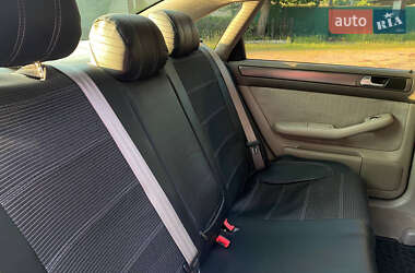 Седан Audi A6 2001 в 