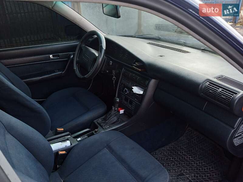 Седан Audi A6 1995 в Светловодске