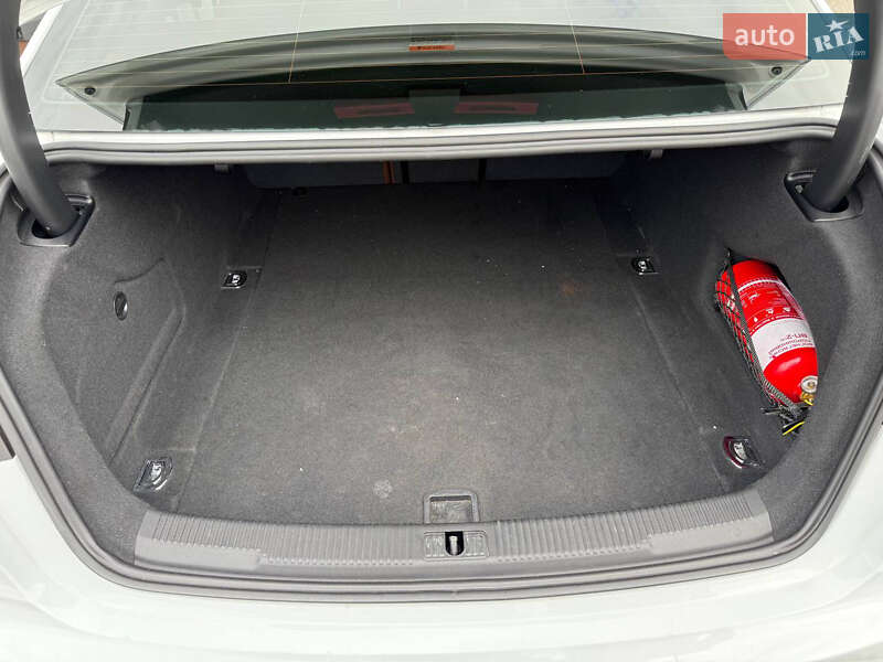 Седан Audi A6 2015 в Киеве