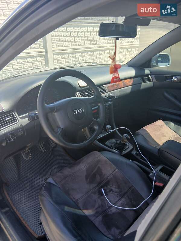 Седан Audi A6 1998 в Почаеве