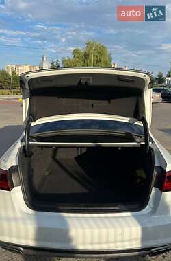 Седан Audi A6 2015 в 