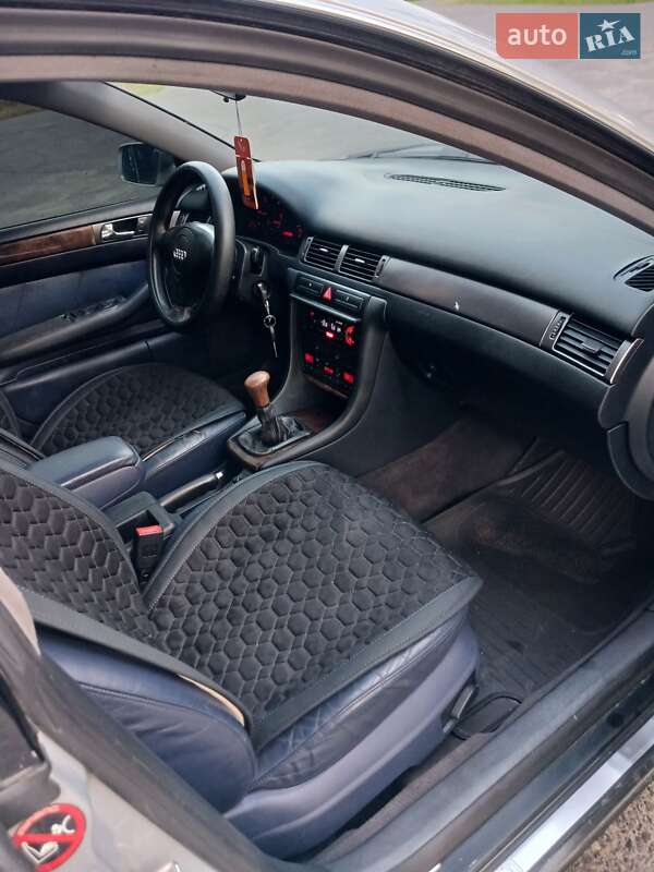 Седан Audi A6 1998 в Жовкве